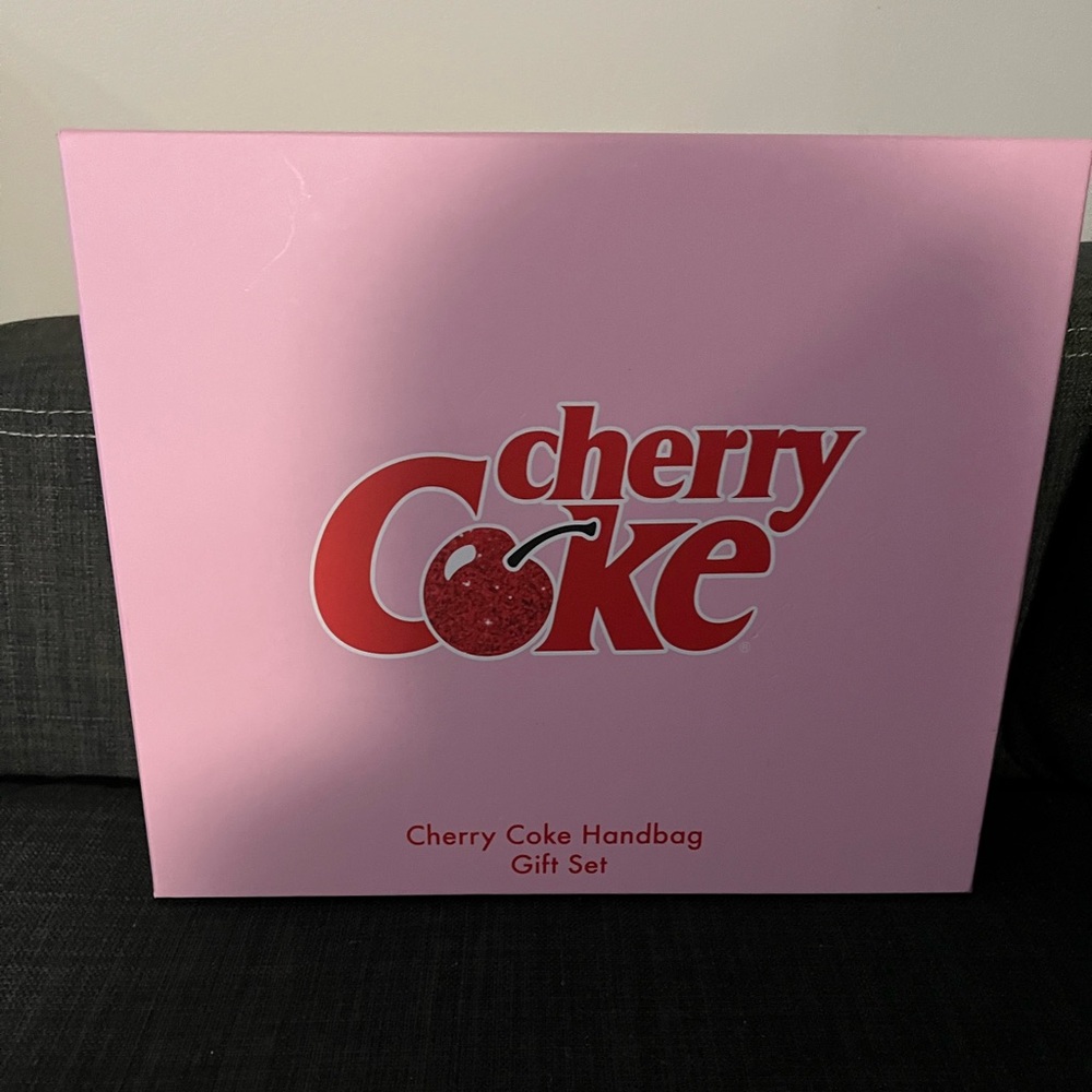 🍒Cherry Coke Handbag Gift Set🥤 - Picture 3 of 5
